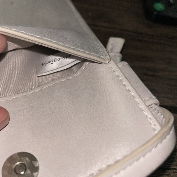 Save the Girls Touchscreen Phone Case or Crossbody with RFID Gray. NWOT - Picture 10 of 11